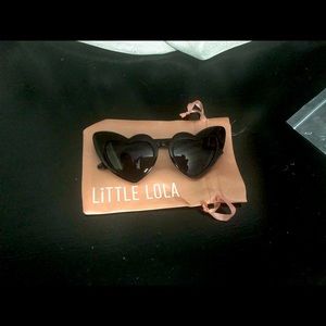 🏆 NWT - Heart Shaped Sunglasses